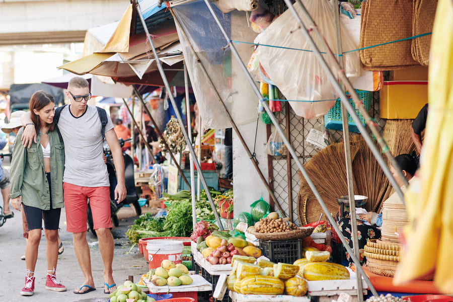 Turista en el mercado Chino